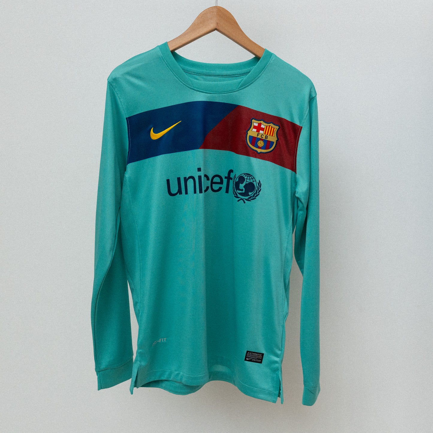Barcelona 2010/11 Messi Second kit