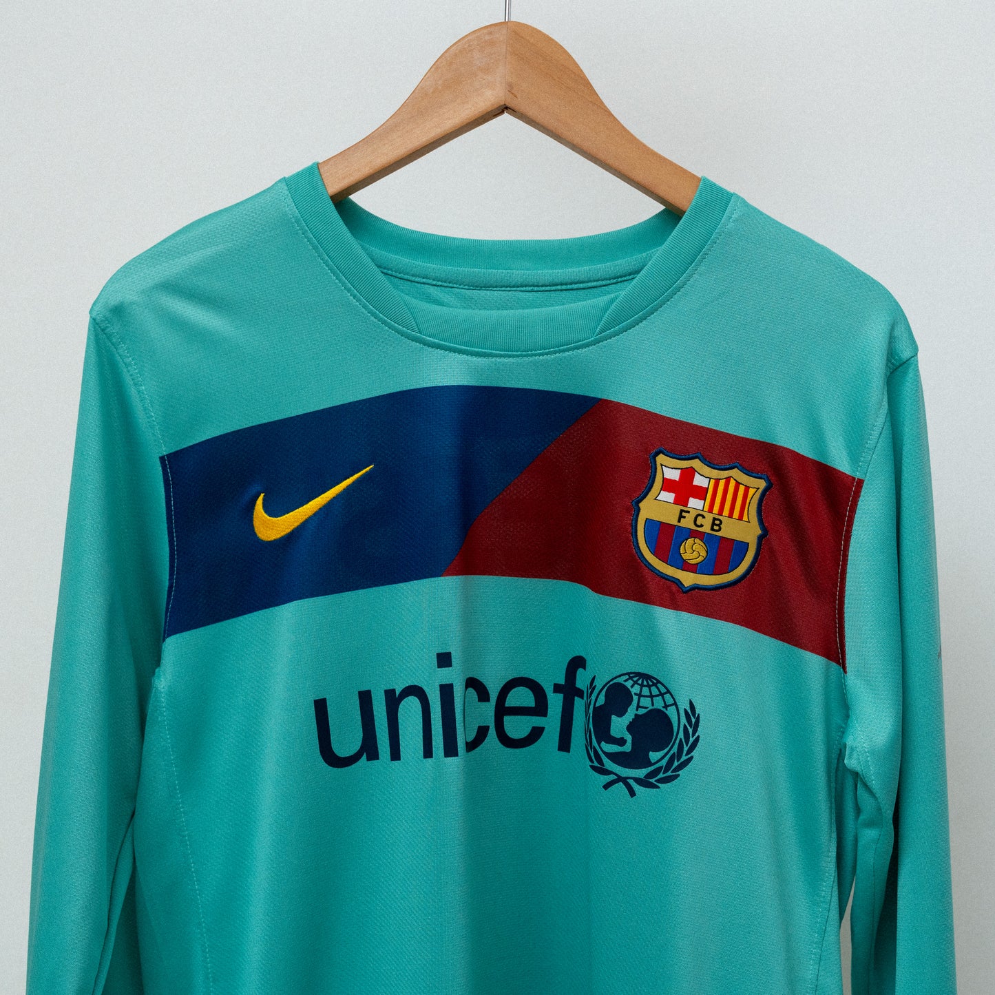 Barcelona 2010/11 Messi Second kit
